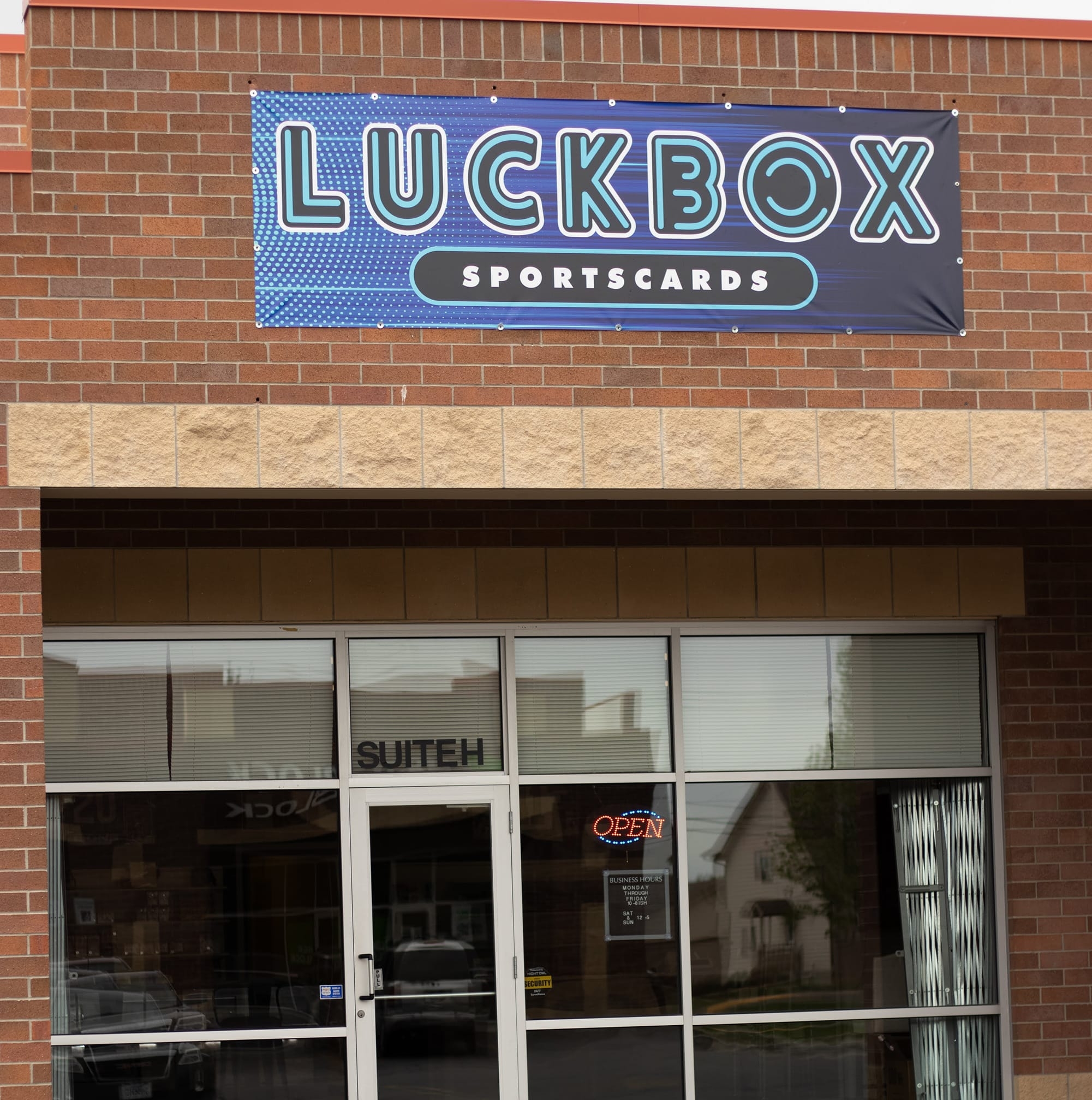 LUCKBOX SPORTS CARDS